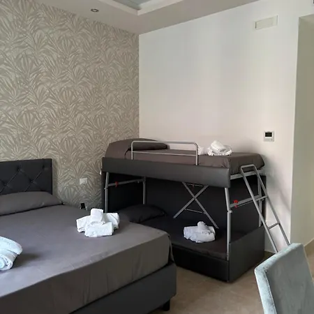 Отель Chiaro Di Luna 3*